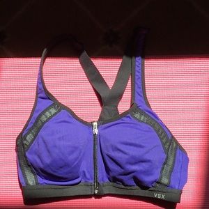Victoria’s Secret sports bra. Size 34B. Clasp and zipper closure.